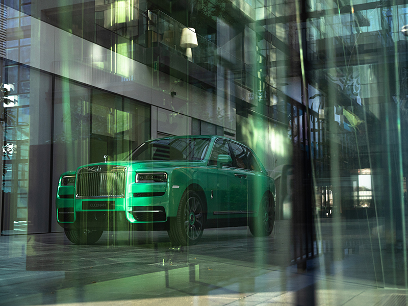 رولز-رويس كالينان تصل إلى دبي بلون أخضر فريد وجريء